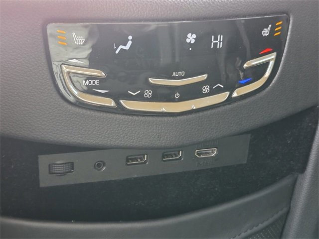 Used 2019 Cadillac Escalade Platinum image 13