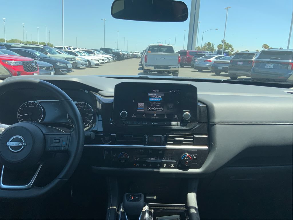 Used 2025 Nissan Pathfinder SV FWD image 15