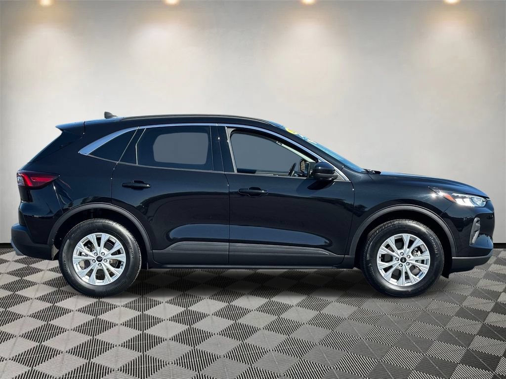 Certified 2024 Ford Escape Active w/ Tech Pack #2 AWD/4WD image 2