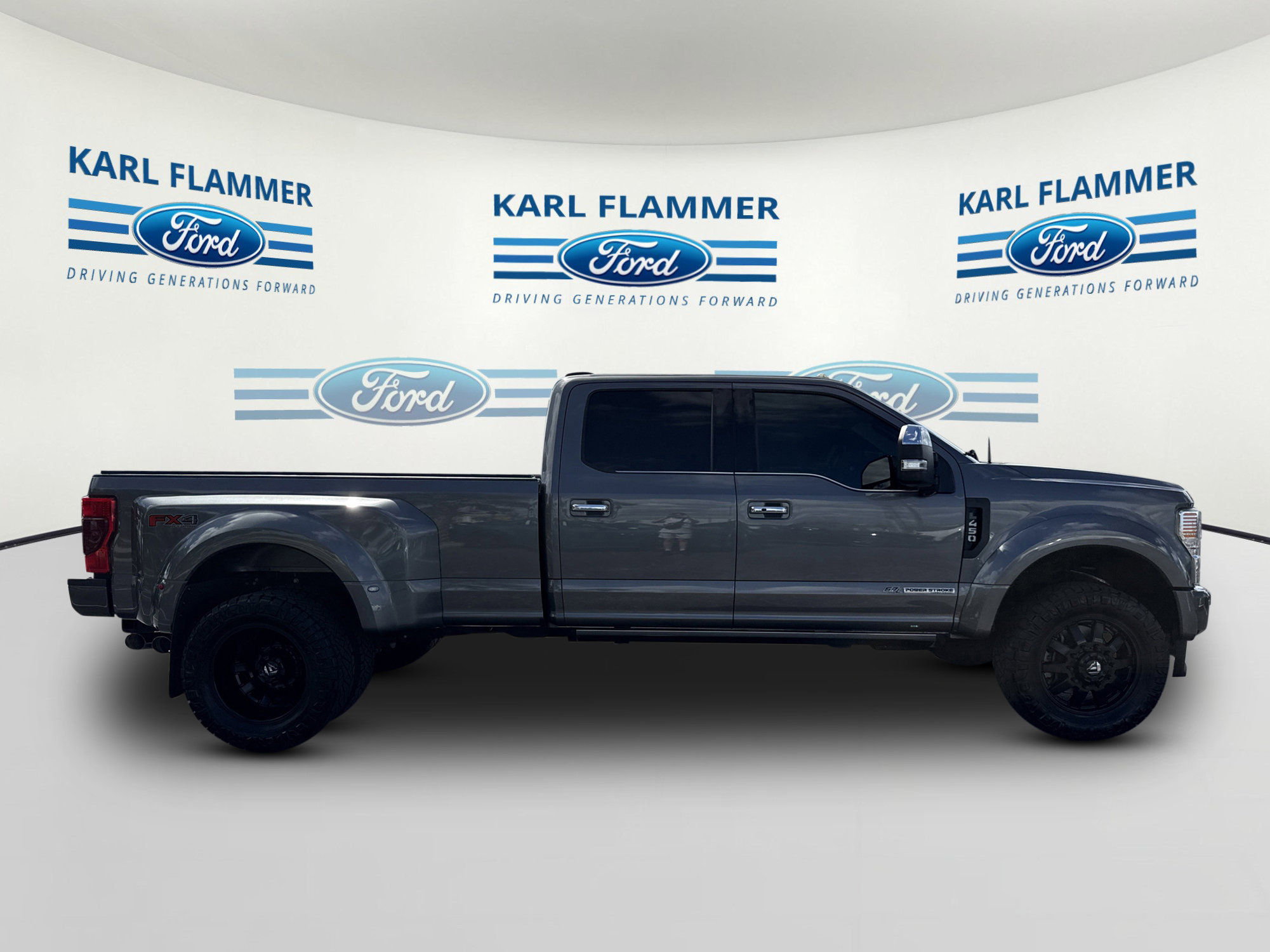 Certified 2022 Ford F450 Platinum w/ FX4 Off-Road Package AWD/4WD image 2