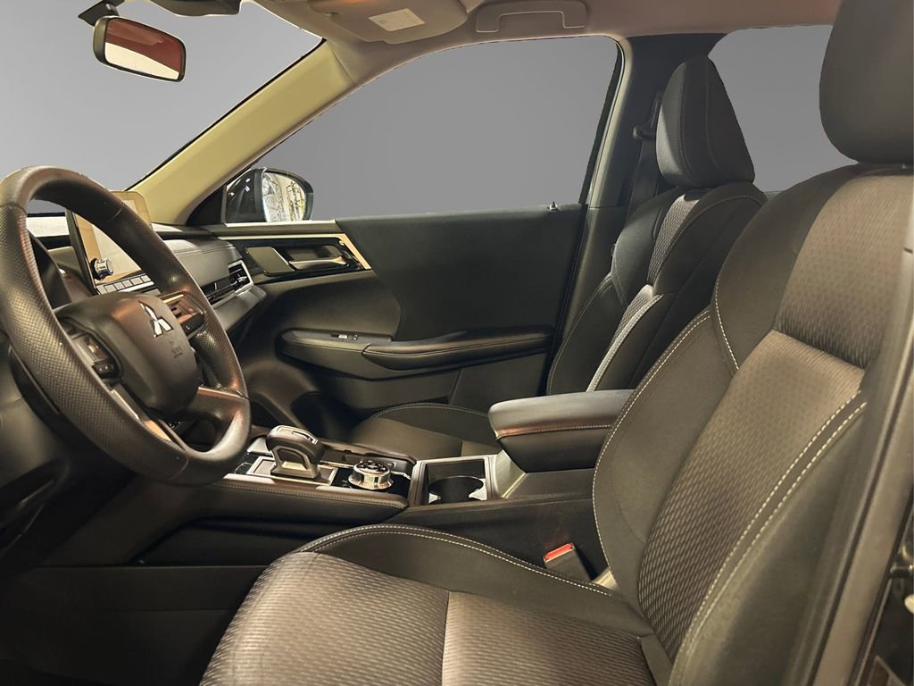 Used 2022 Mitsubishi Outlander ES AWD/4WD image 9