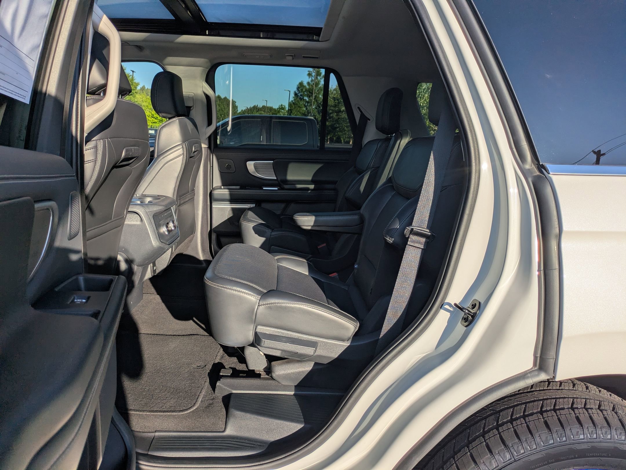 Certified 2025 Ford Expedition Platinum w/ Driver's Package AWD/4WD image 27