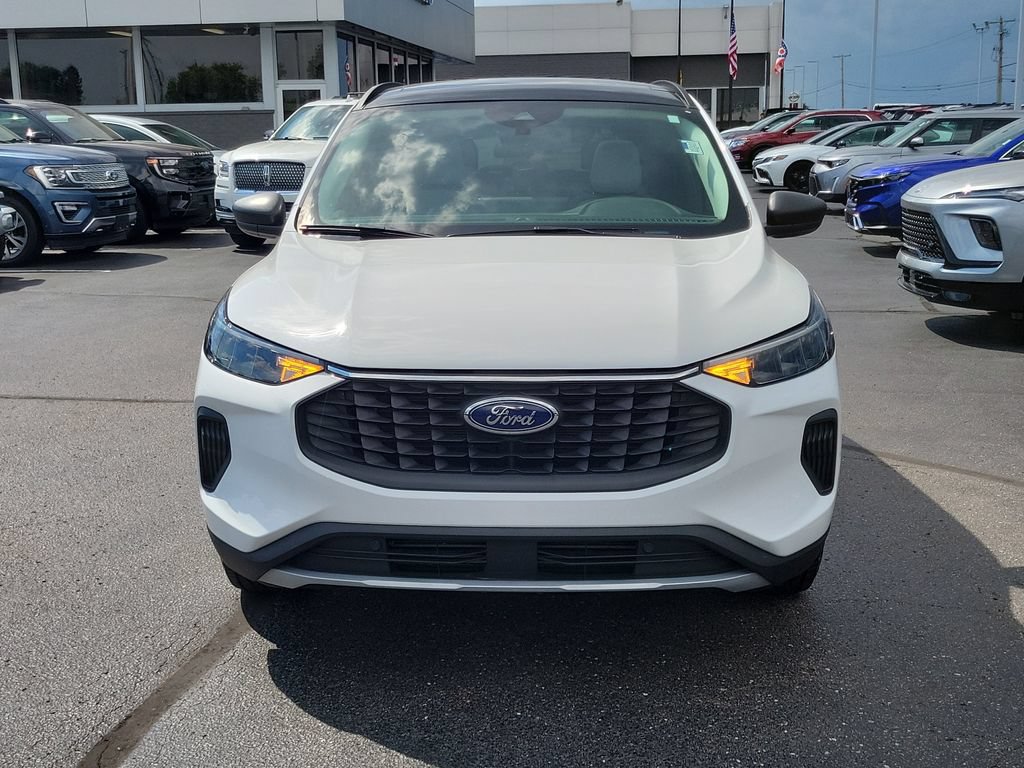 Certified 2023 Ford Escape Active w/ Tech Pack #1 AWD/4WD image 2