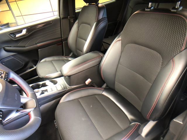 Certified 2025 Ford Escape ST-Line AWD/4WD image 10
