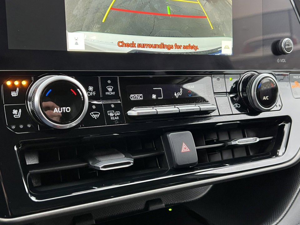 Used 2023 Toyota Highlander Limited image 29