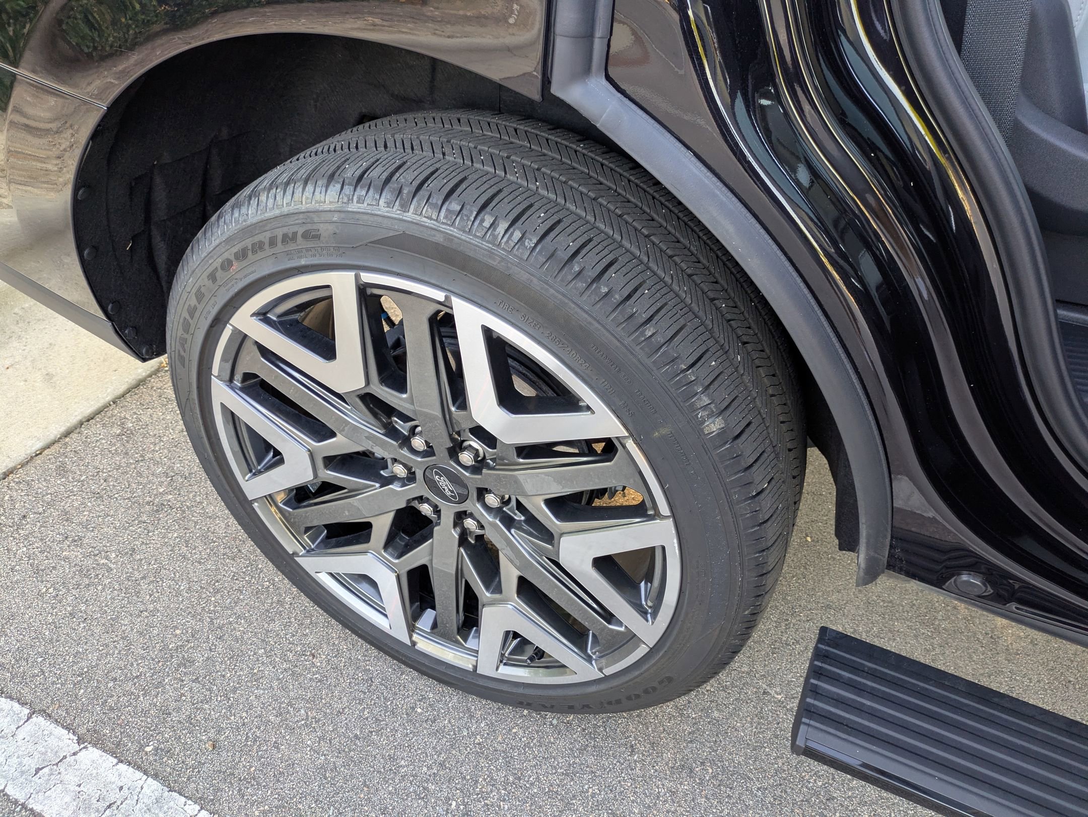 Certified 2025 Ford Expedition Platinum w/ Platinum Ultimate Package AWD/4WD image 36