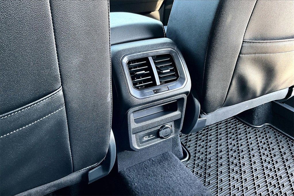 Used 2022 Volkswagen Tiguan SEL R-Line image 33