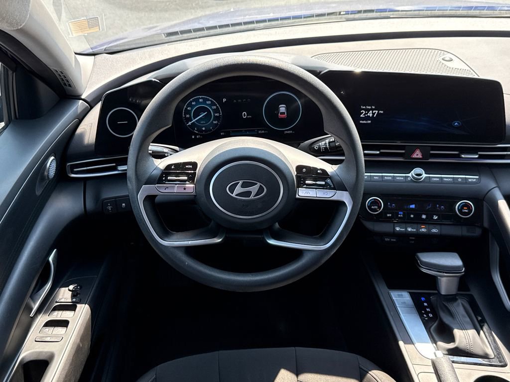 Used 2024 Hyundai Elantra SEL FWD image 23