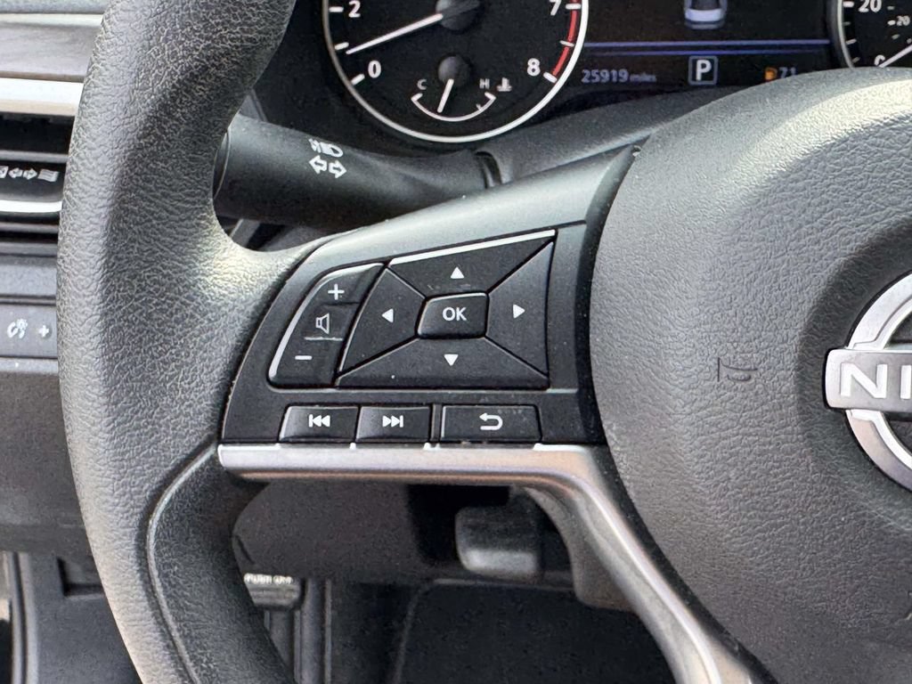Used 2025 Nissan Altima 2.5 SV FWD image 12