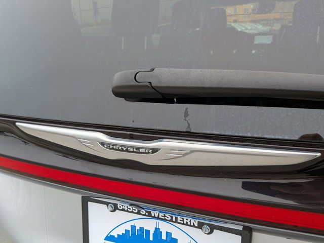 Used 2023 Chrysler Pacifica Touring-L FWD image 30