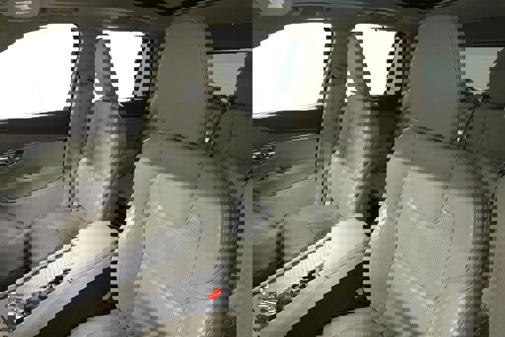 Used 2023 Volvo XC90 B6 Ultimate w/ Protection Package Premier image 11