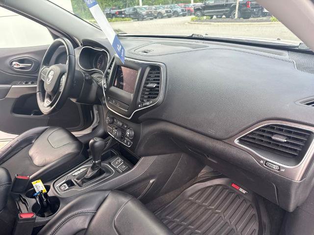 Used 2019 Jeep Cherokee Latitude Plus FWD image 32