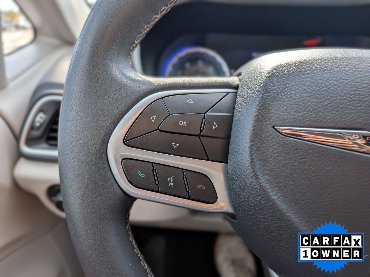Used 2023 Chrysler Pacifica Touring-L FWD image 29