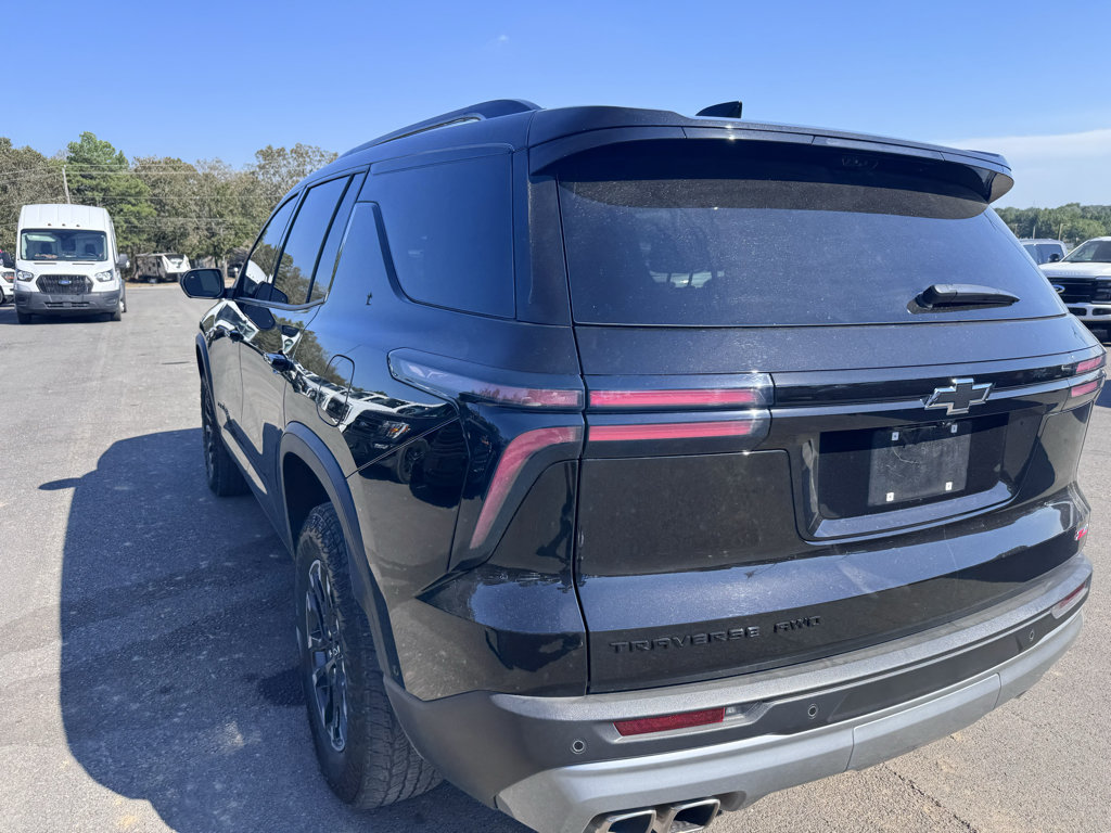 Used 2025 Chevrolet Traverse Z71 w/ Enhanced Driving Package AWD/4WD image 8