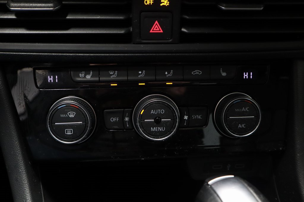 Used 2021 Volkswagen Jetta SE w/ SE Cold Weather Package image 31