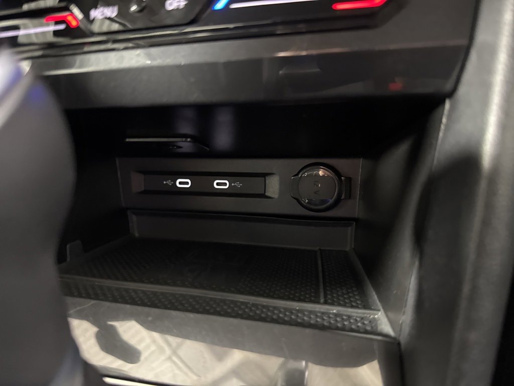 Used 2024 Volkswagen Tiguan SE image 25