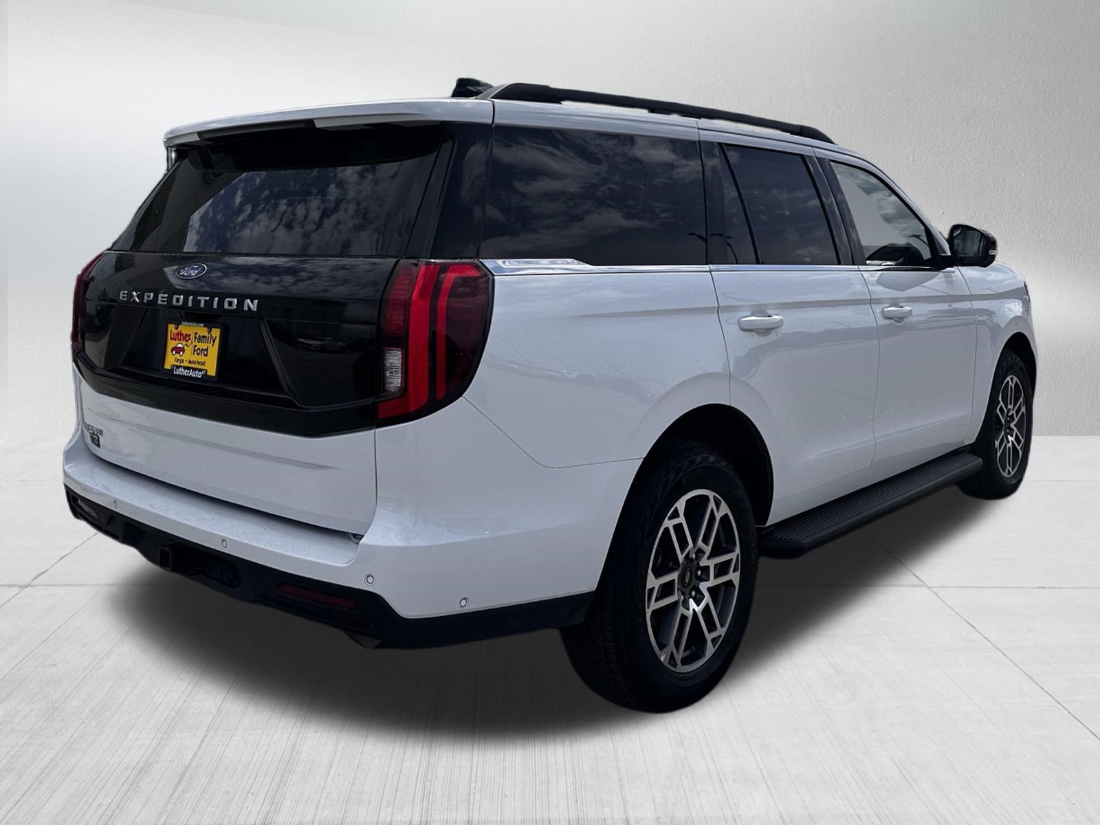 Certified 2025 Ford Expedition Active AWD/4WD image 5