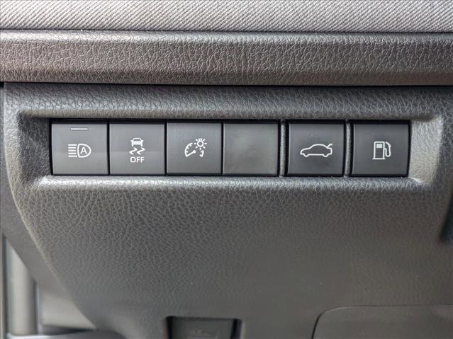 Used 2025 Toyota Camry LE image 12