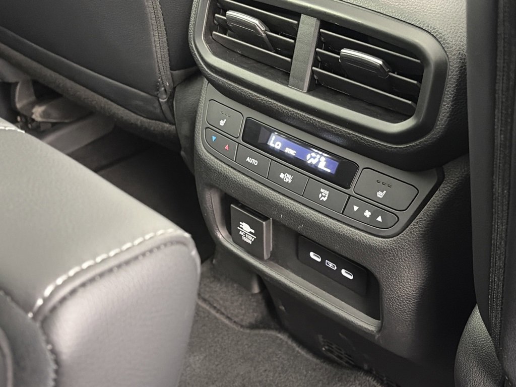 Used 2025 Honda Pilot Elite image 29