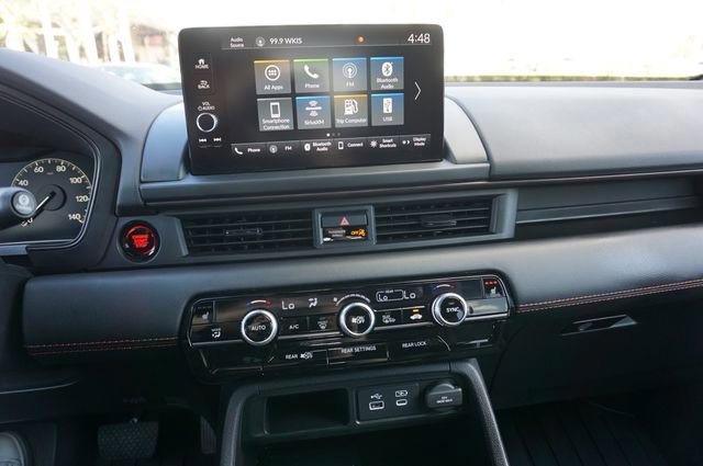 Used 2025 Honda Pilot TrailSport image 9