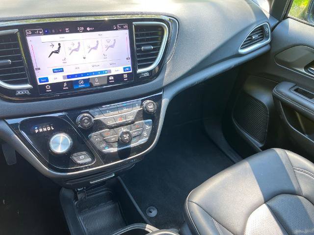 Used 2025 Chrysler Pacifica Select FWD image 9