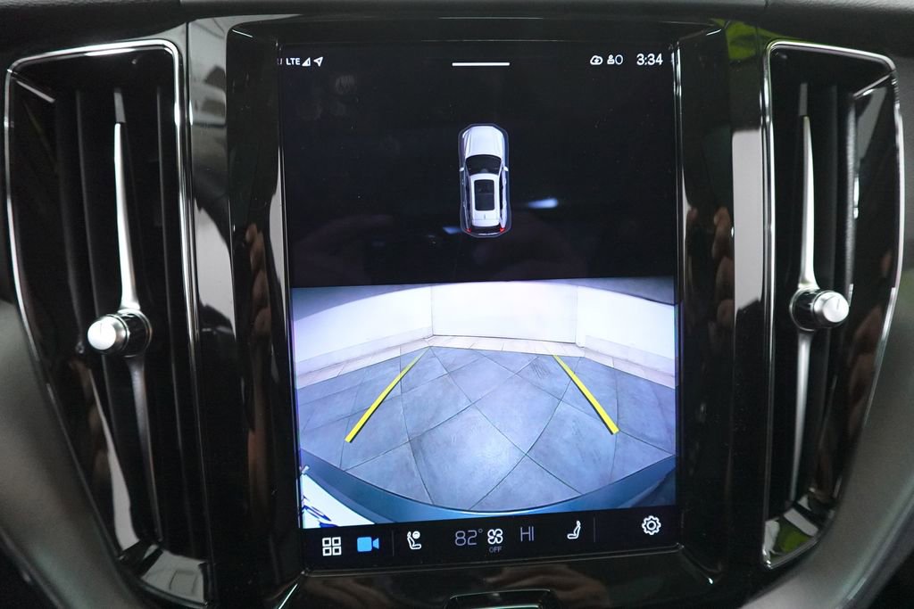 Used 2023 Volvo XC60 B5 Core image 18