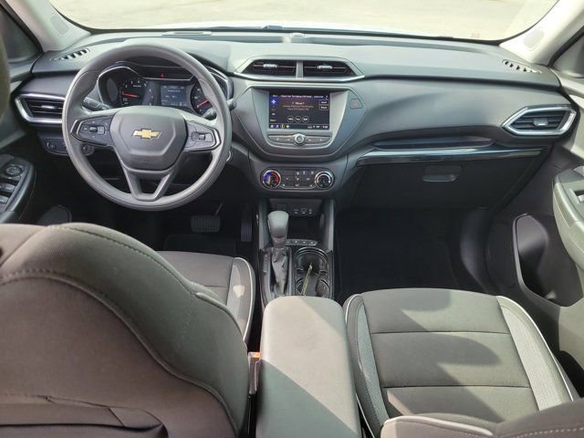 Used 2022 Chevrolet TrailBlazer LT w/ Confidence II Package FWD image 17