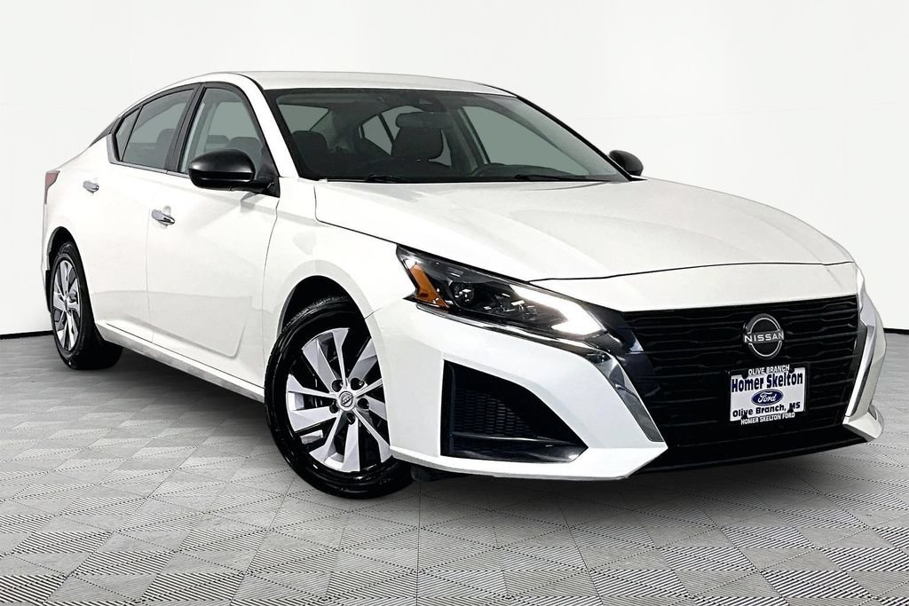 Used 2024 Nissan Altima 2.5 S FWD image 1