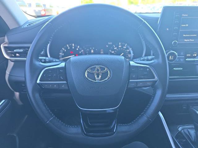 Used 2021 Toyota Highlander XLE AWD/4WD image 24