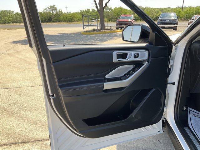 Certified 2023 Ford Explorer Limited w/ Limited Technology Package RWD image 7