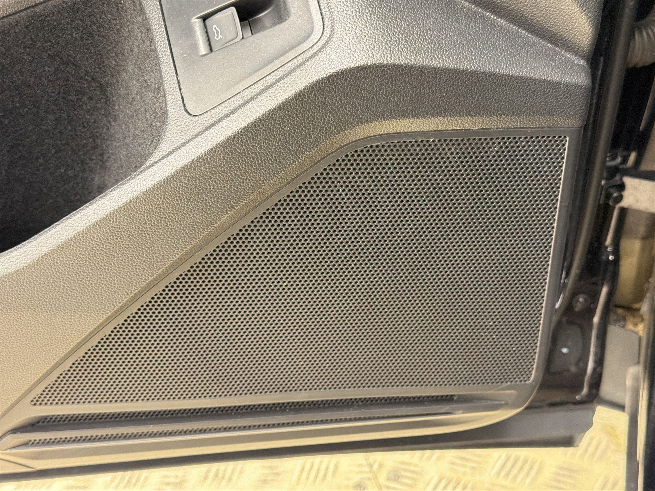 Used 2022 Volkswagen Tiguan SE w/ Panoramic Sunroof Package image 20