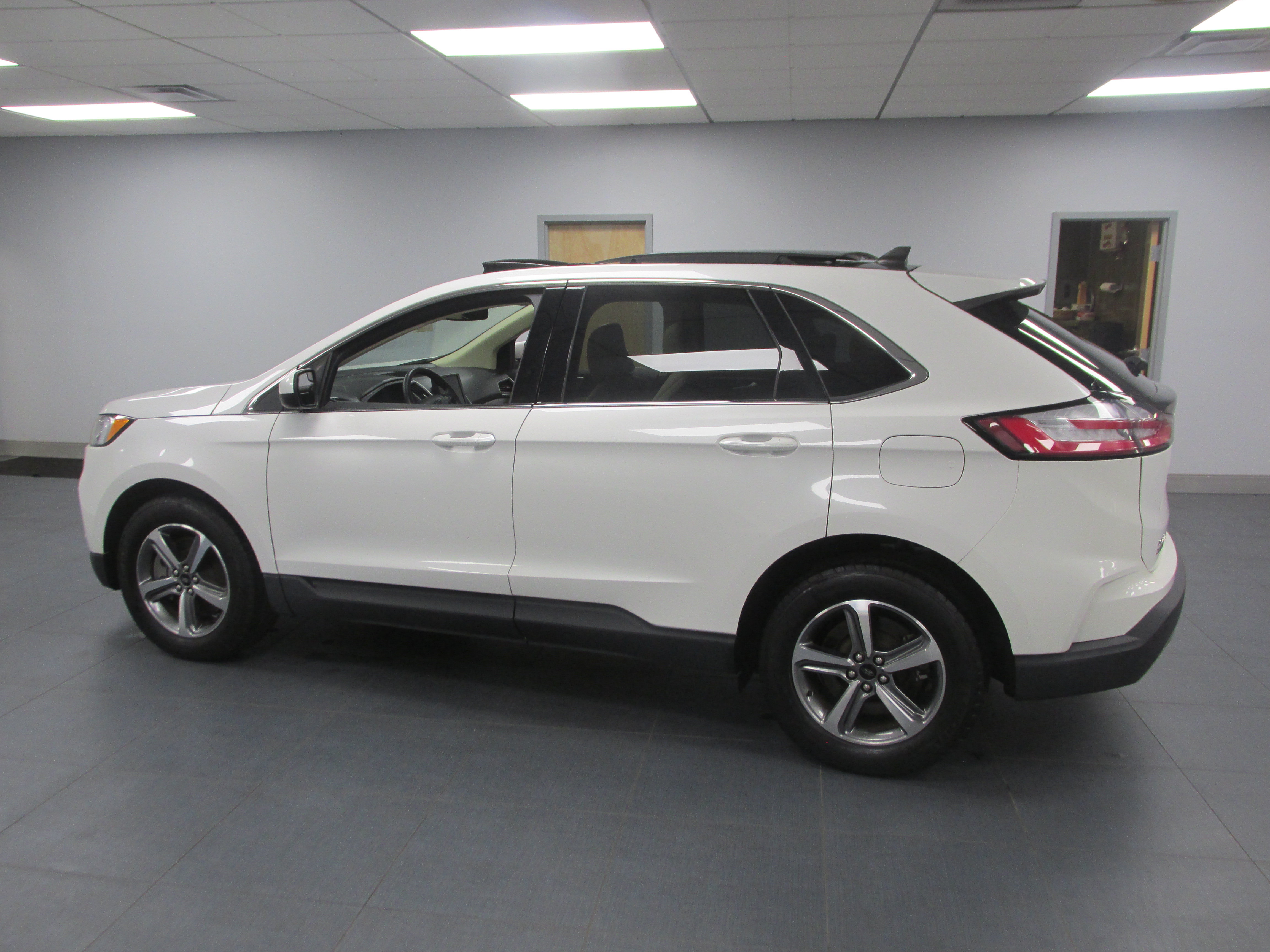 Certified 2023 Ford Edge SEL w/ Convenience Package AWD/4WD image 8