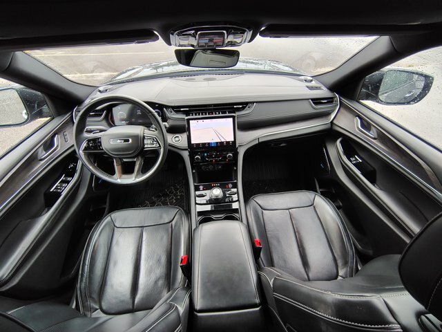 Used 2022 Jeep Grand Cherokee Overland AWD/4WD image 2
