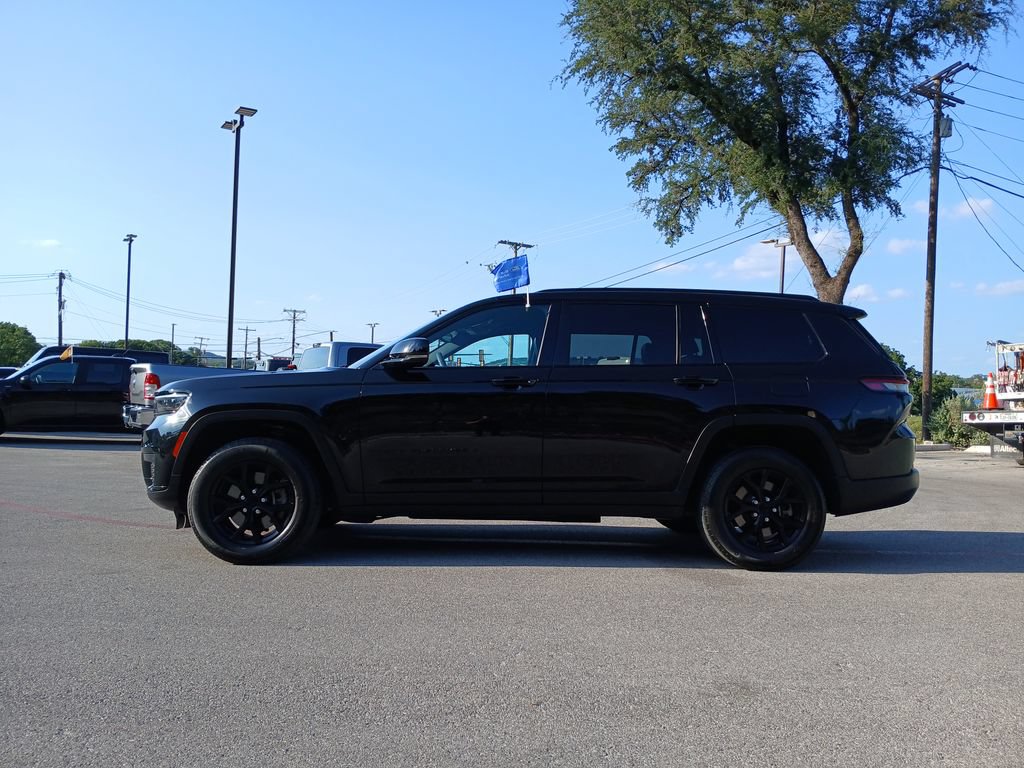 Used 2024 Jeep Grand Cherokee L Laredo RWD image 6