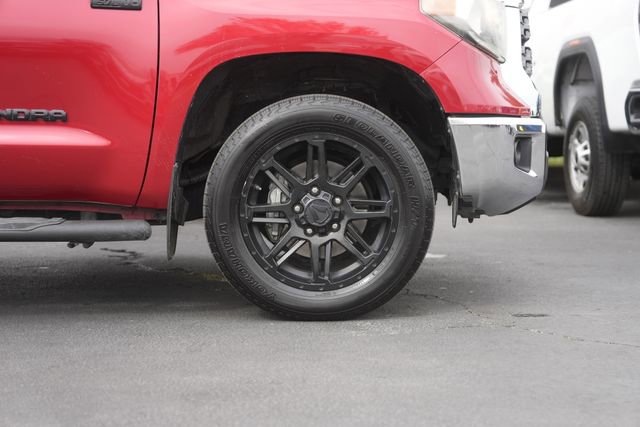 Used 2018 Toyota Tundra SR5 w/ SR5 Upgrade Package image 4