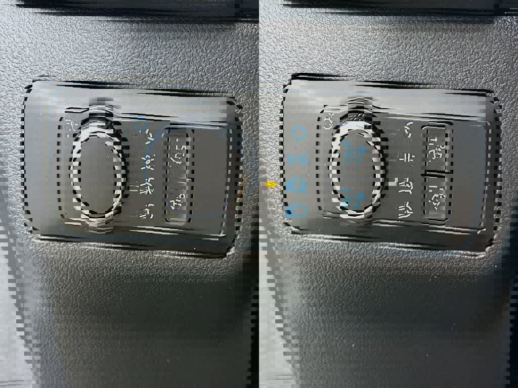 Certified 2025 Ford Escape ST-Line image 27