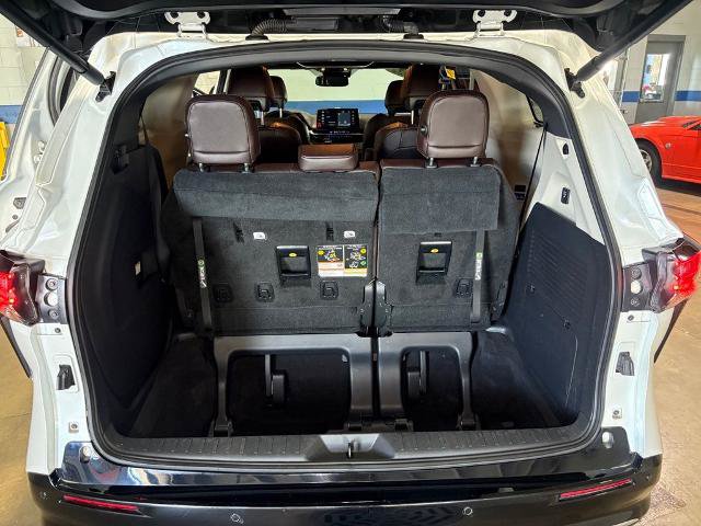 Used 2022 Toyota Sienna Platinum AWD/4WD image 35