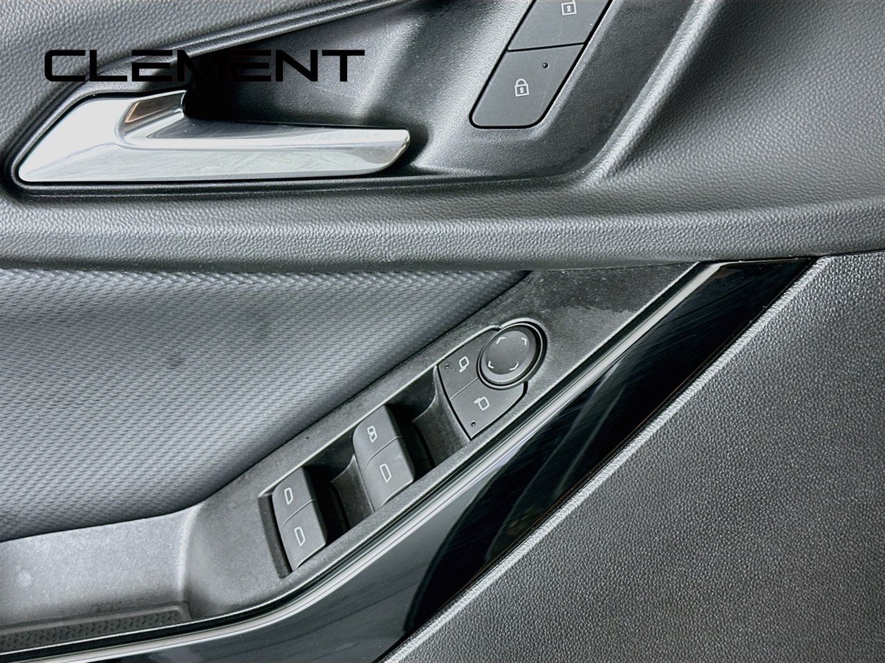 Used 2025 Chevrolet Equinox LT w/ Safety and Technology Package FWD image 26