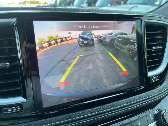 Used 2025 Chrysler Pacifica Limited FWD image 39