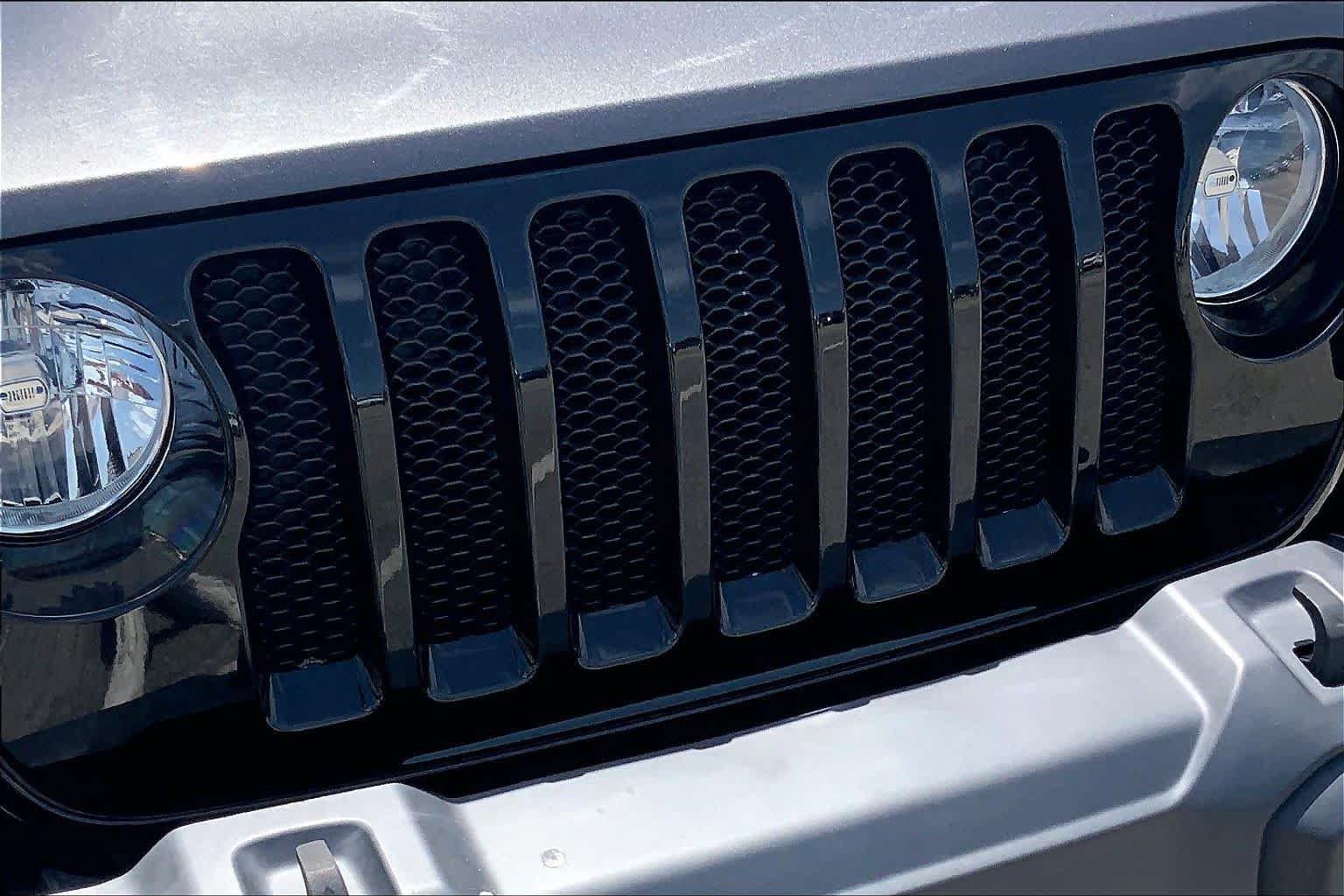 Used 2022 Jeep Wrangler Sport AWD/4WD image 29