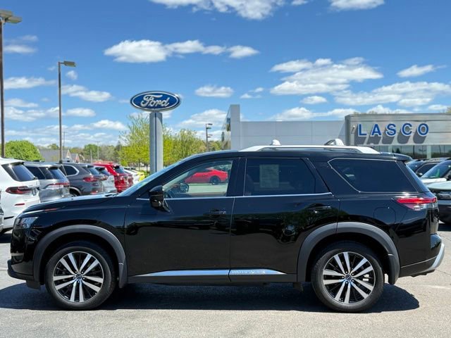 Used 2023 Nissan Pathfinder Platinum w/ Cargo Package AWD/4WD image 43