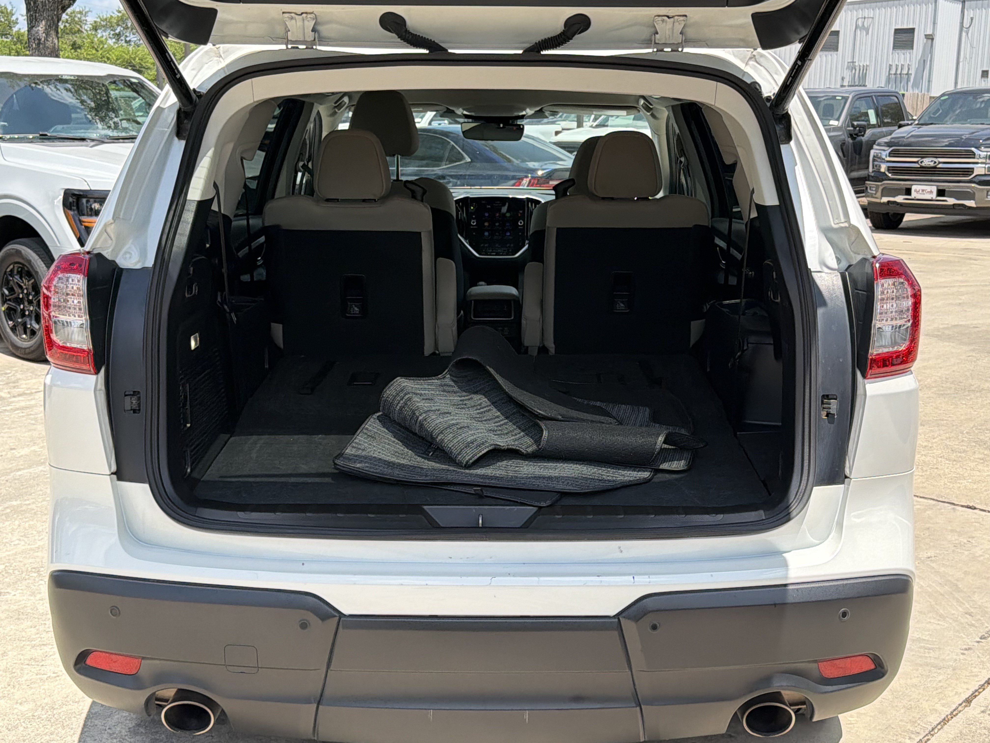 Used 2025 Subaru Ascent Premium AWD/4WD image 8