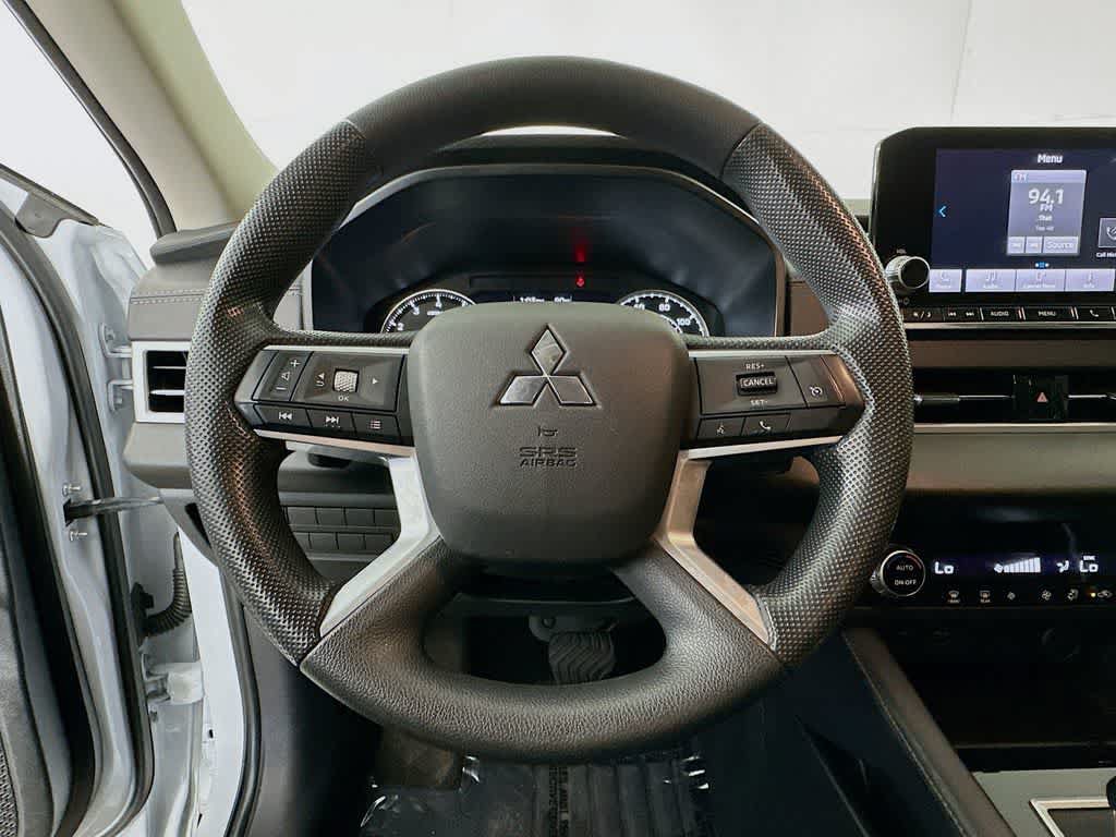 Used 2024 Mitsubishi Outlander ES FWD image 16