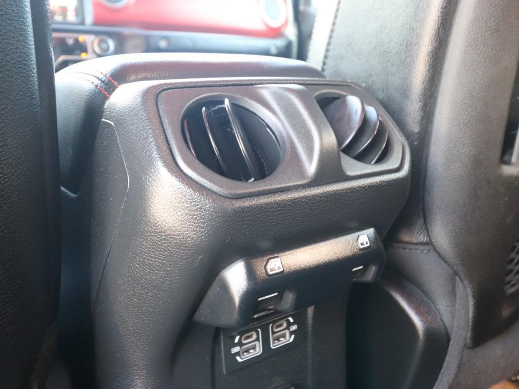 Used 2022 Jeep Wrangler Unlimited Rubicon AWD/4WD image 14