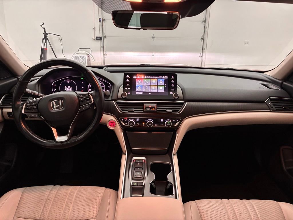 Used 2021 Honda Accord Touring image 2