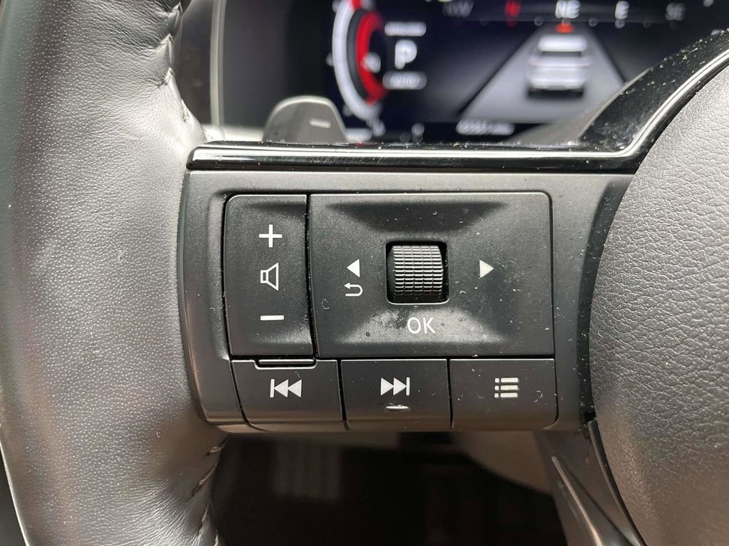 Used 2024 Nissan Pathfinder Platinum w/ Cargo Package AWD/4WD image 27