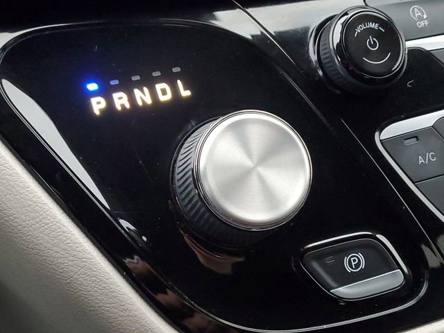 Used 2022 Chrysler Pacifica Touring-L image 17