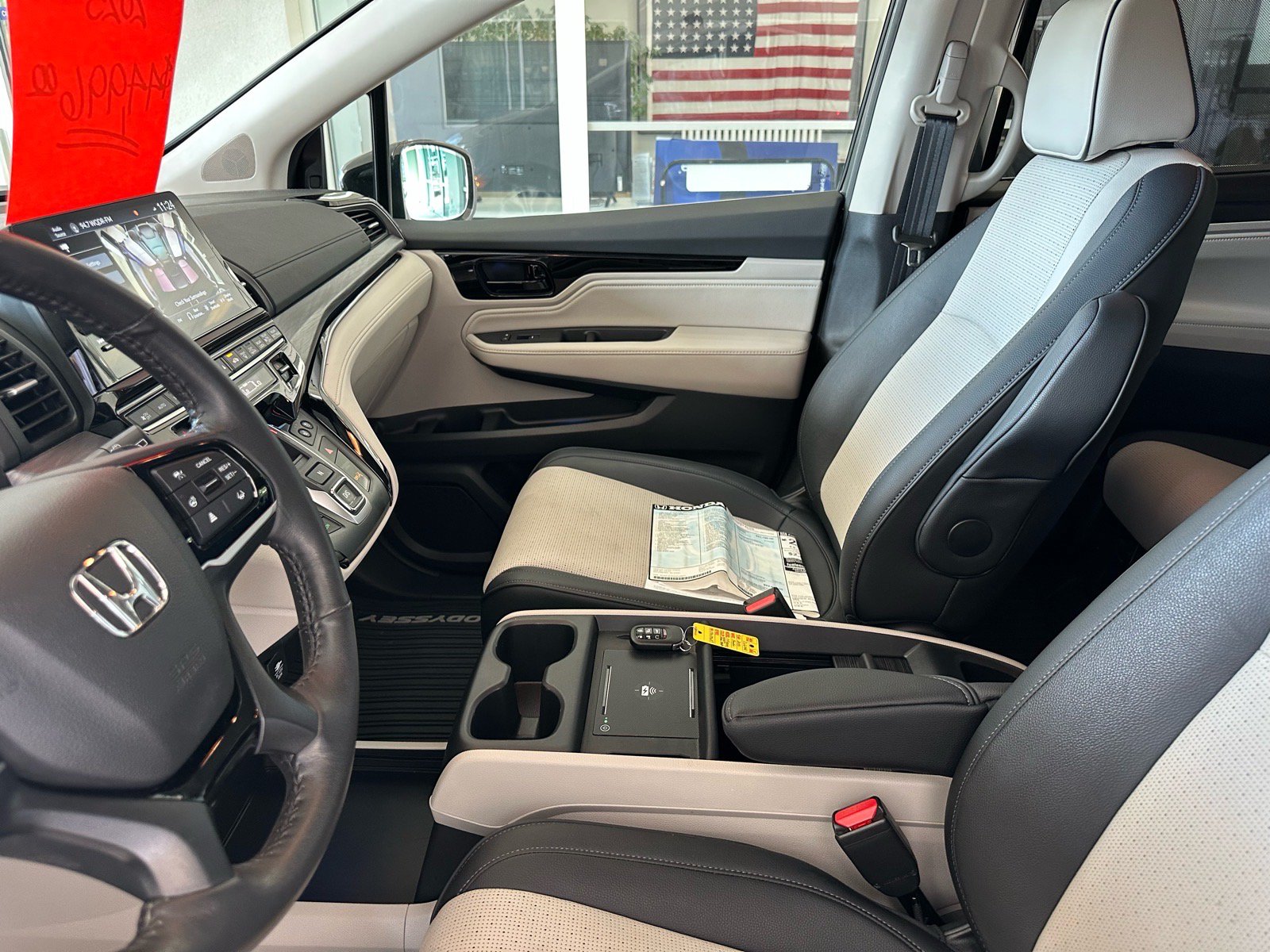 Used 2025 Honda Odyssey Elite image 17