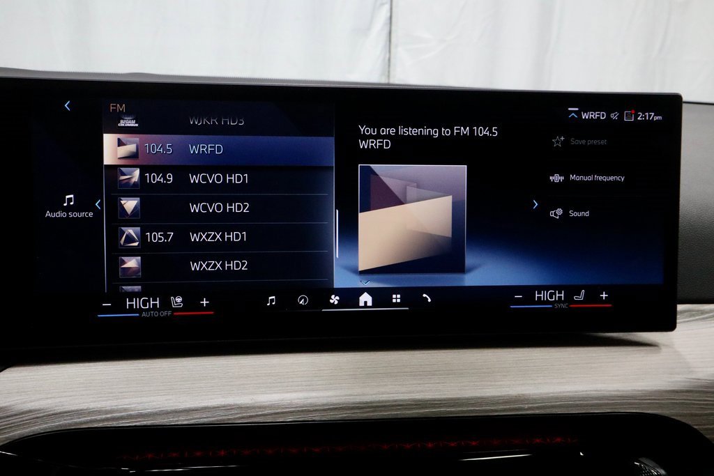 Used 2025 BMW 330i xDrive Sedan image 4