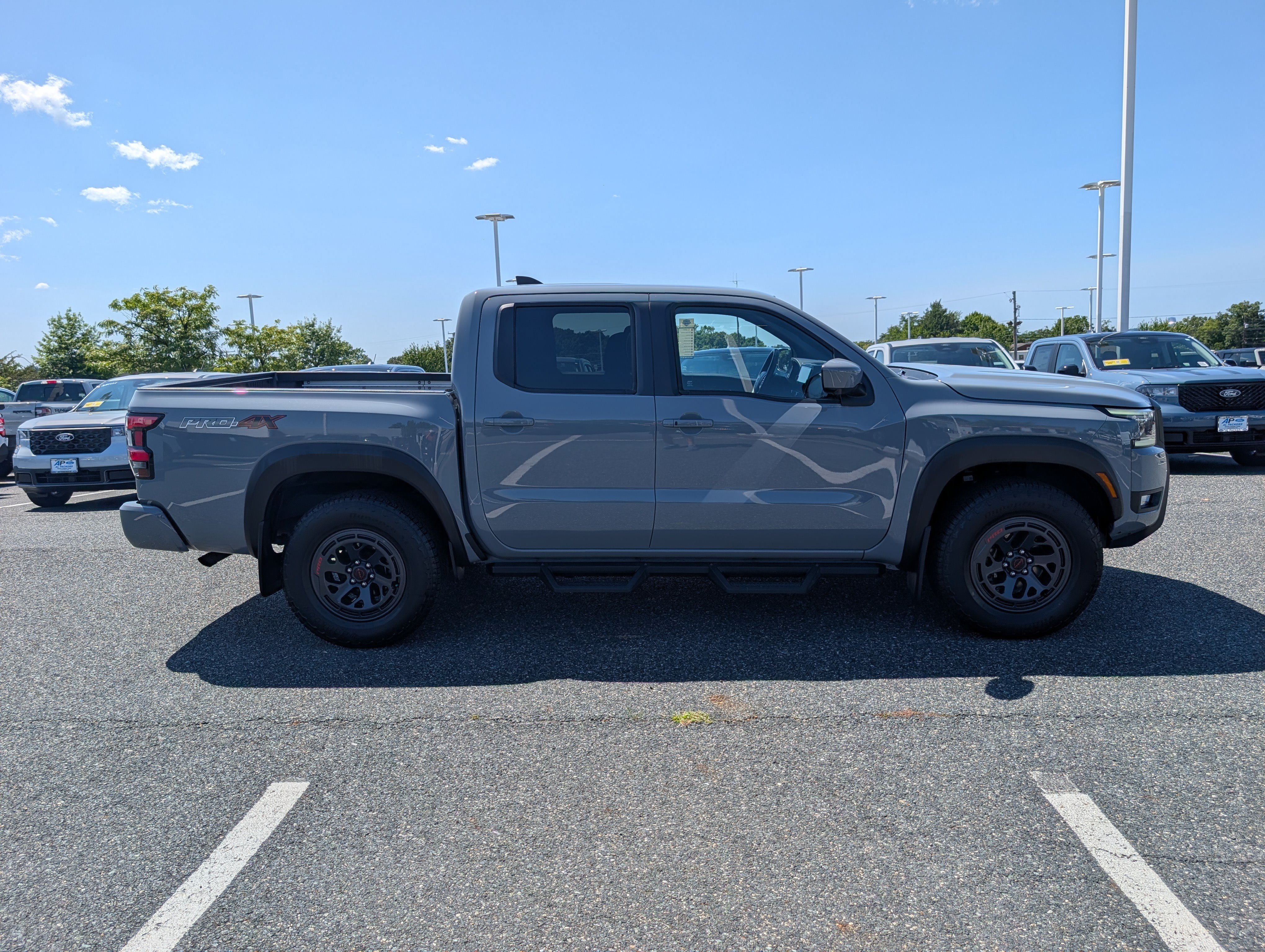 Used 2025 Nissan Frontier PRO-4X w/ Pro Convenience Package AWD/4WD image 2